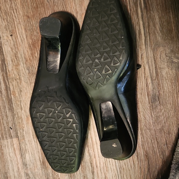 Liz Claiborne Flex Mini-Heel Close-Toed Dress Shoe - Size 8M - Picture 7 of 7